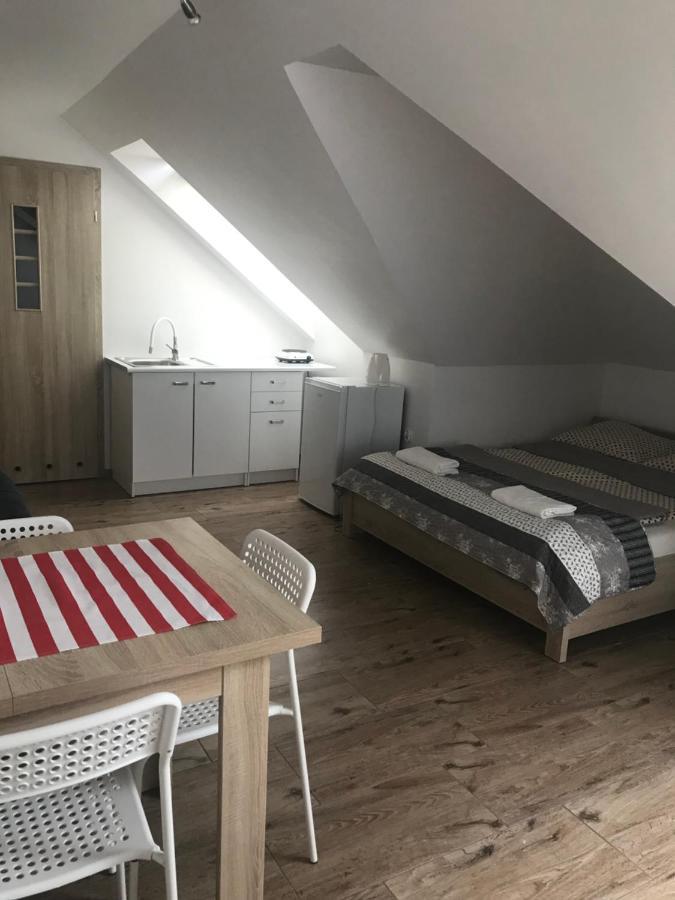 Pokoje Goscinne U Izy Łeba Exterior foto