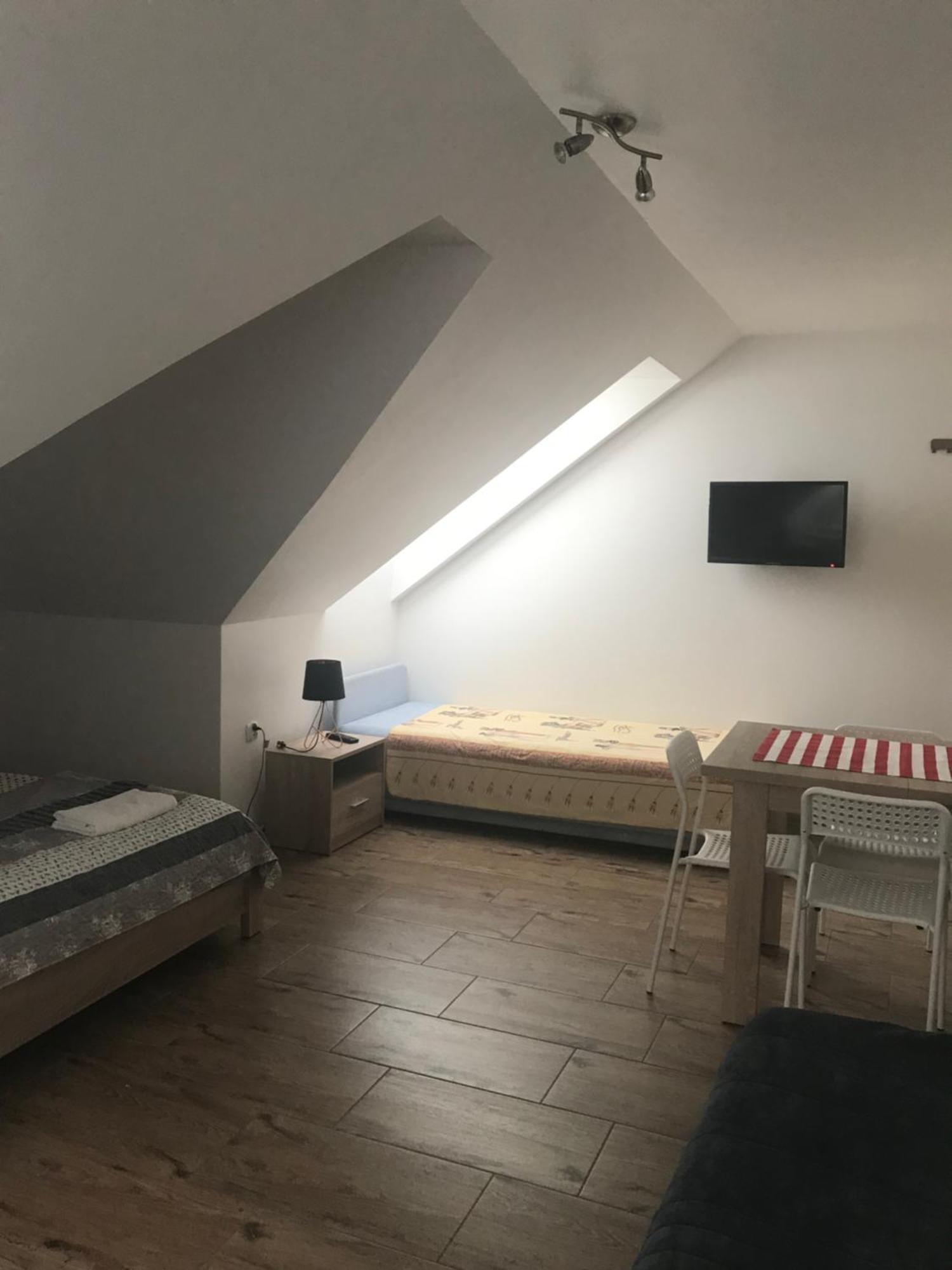 Pokoje Goscinne U Izy Łeba Exterior foto
